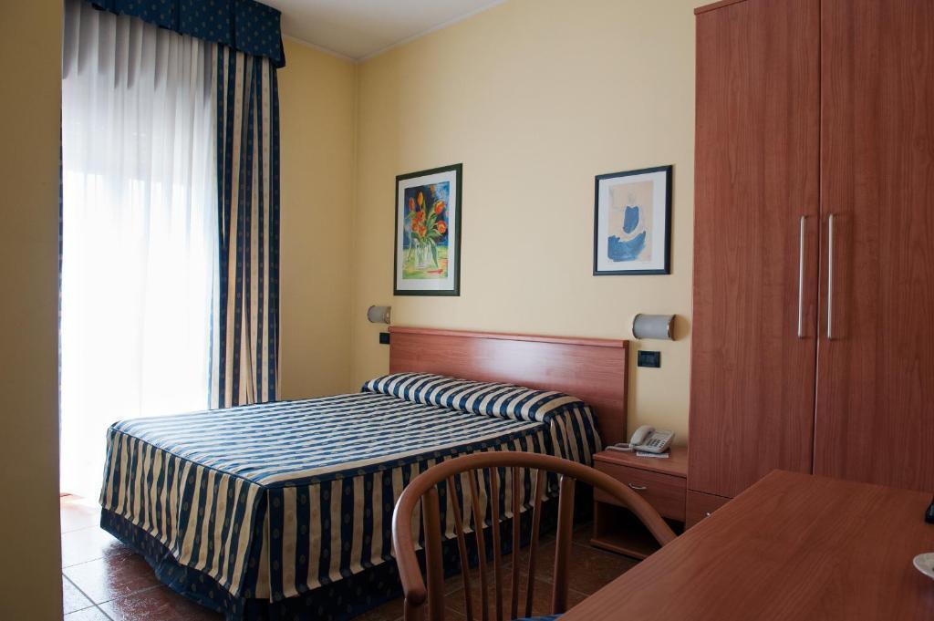 Hotel Blue Ribbon Vercelli Kamer foto