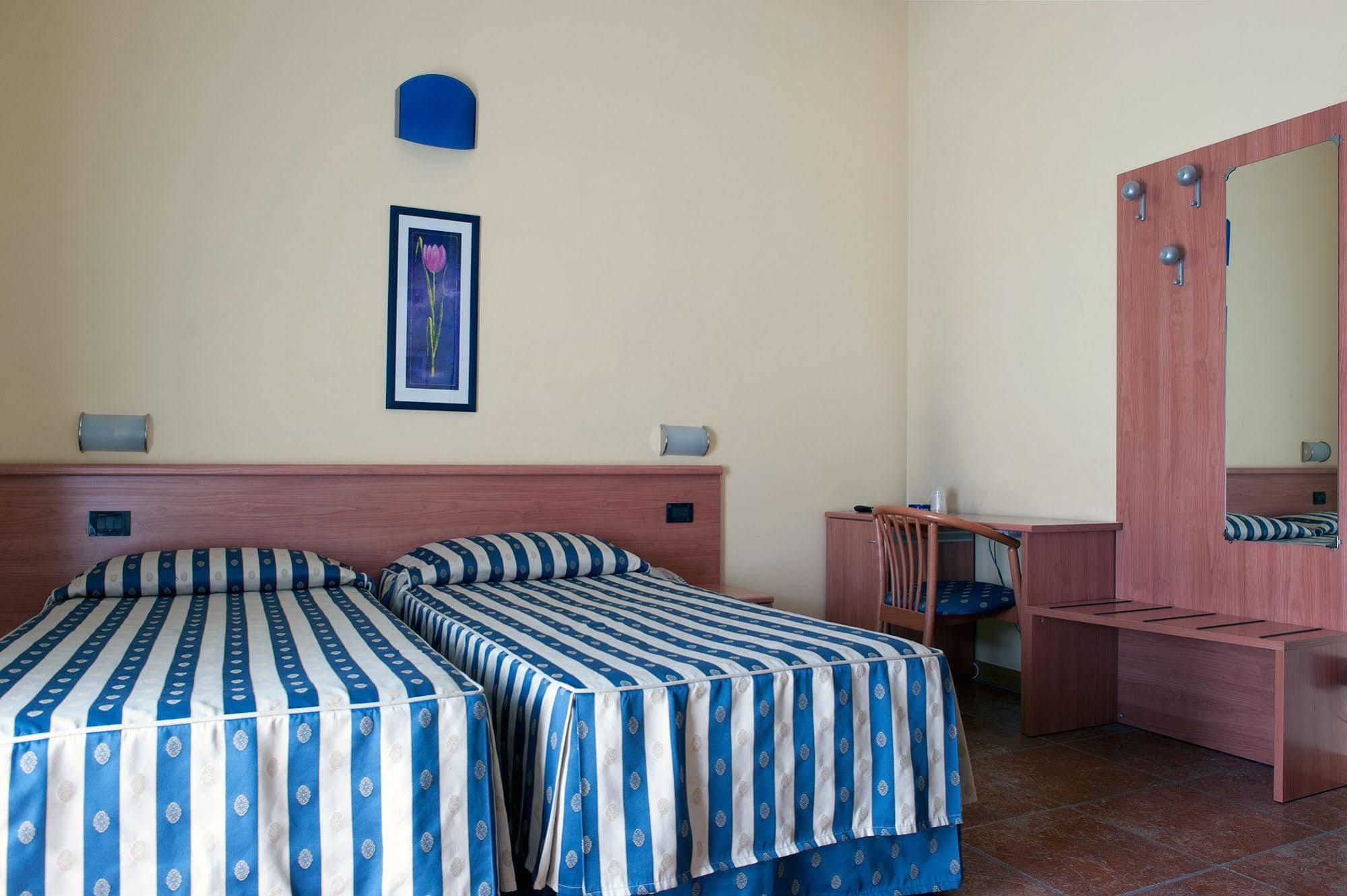 Hotel Blue Ribbon Vercelli Buitenkant foto